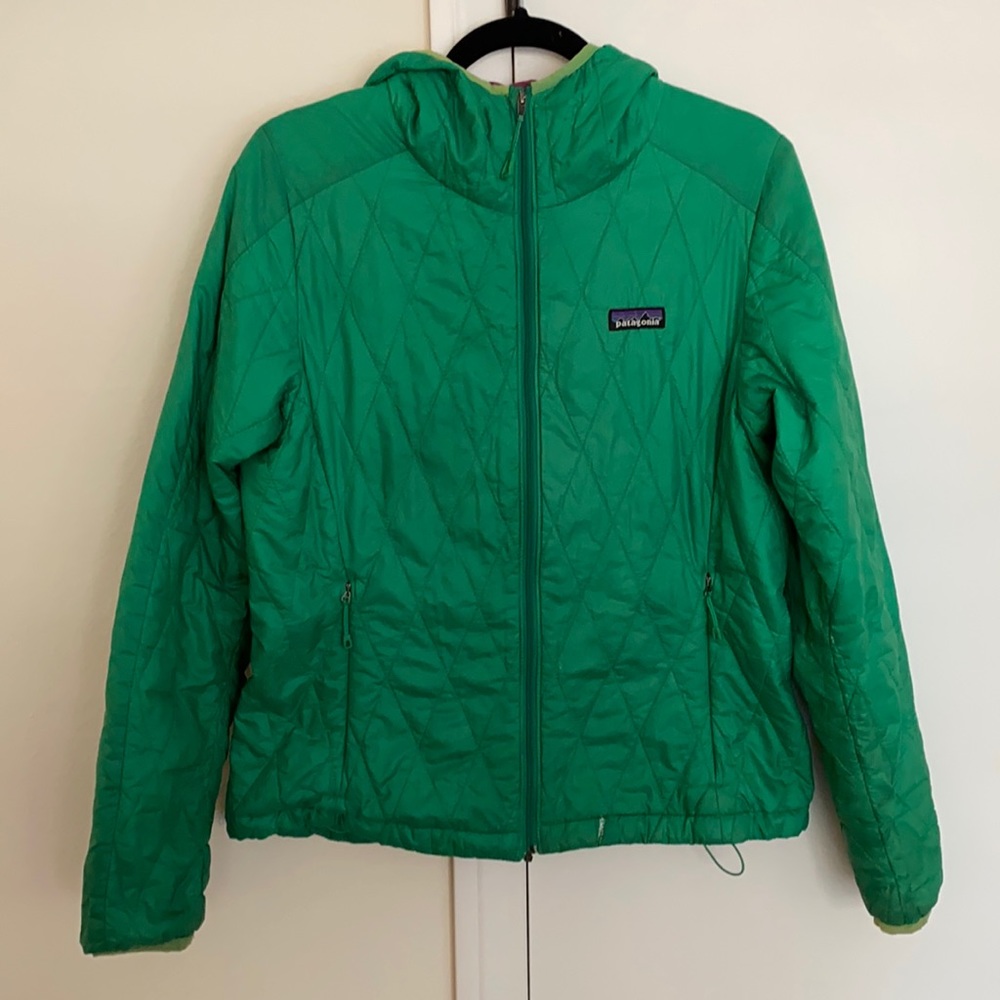 Green Patagonia zip up hooded puffer jacket. M.
